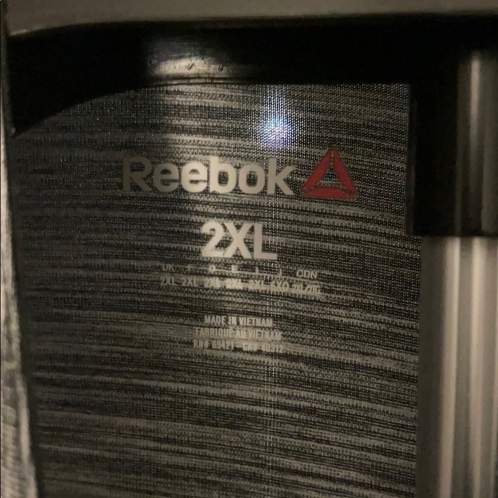 2XL Reebok 1/4 Zip - Picture 3 of 3